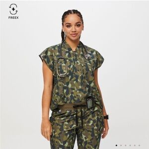 Figs NEW NWT women's Camo Martini Olive Blake Scrub Top Small Camo Martini Olive